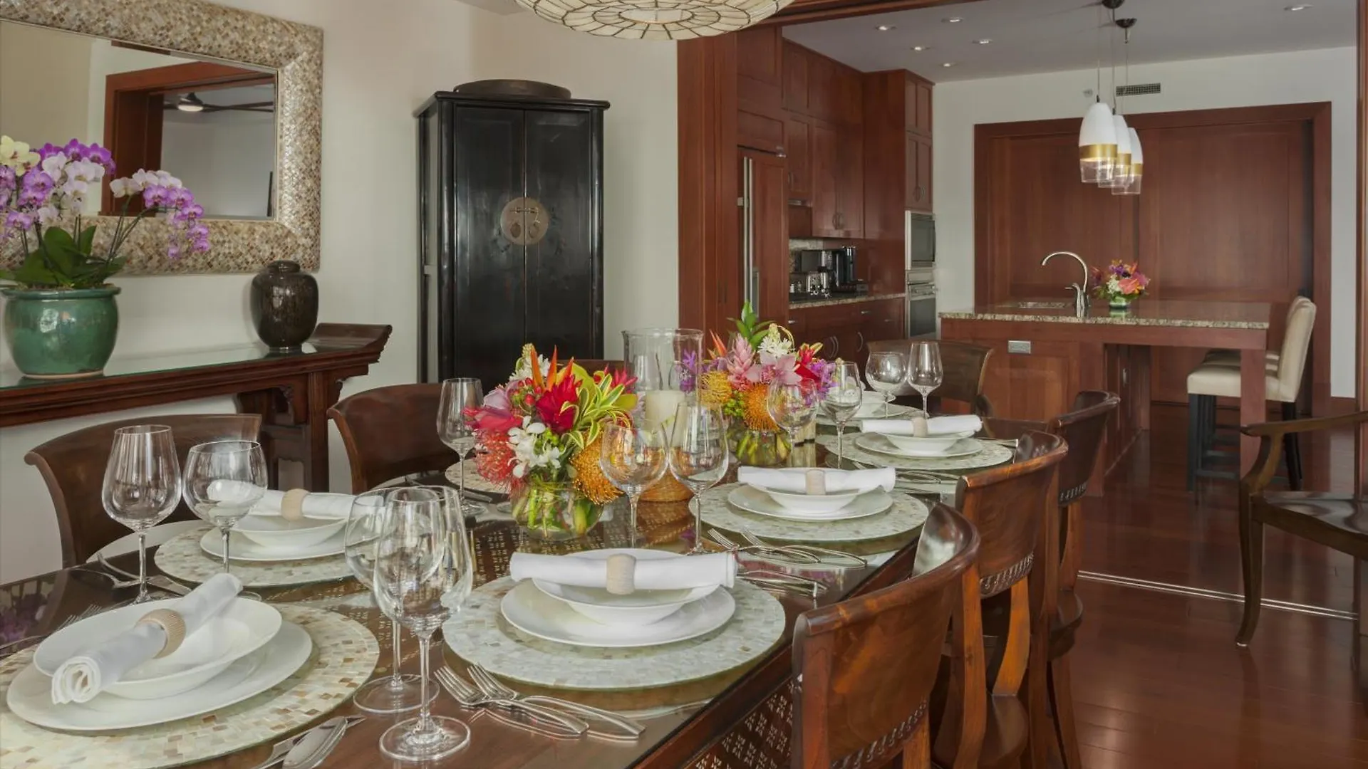Beautifully Decorated Ocean Front 3 Bedroom Den, 3,5 Bath Montage Kapalua Grand Residence Sleeps 8 0*,
